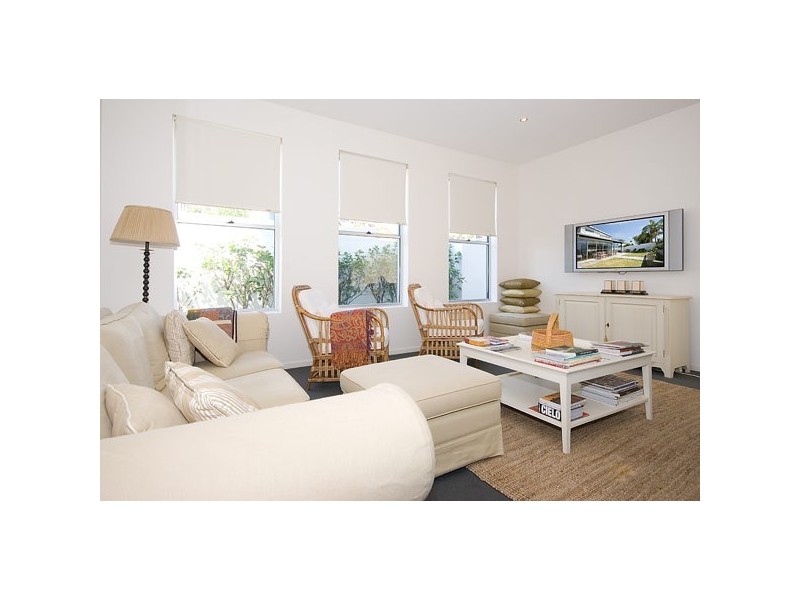 16 Petrel Avenue, Mermaid Beach QLD 4218