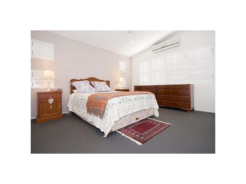 16 Petrel Avenue, Mermaid Beach QLD 4218