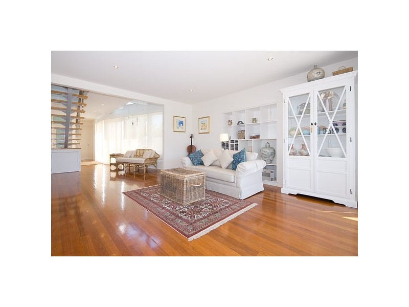 16 Petrel Avenue, Mermaid Beach QLD 4218