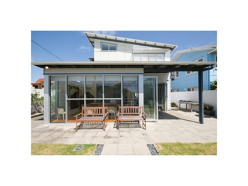 16 Petrel Avenue, Mermaid Beach QLD 4218