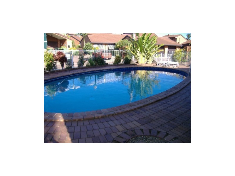 2/172 Barrier Reef Drive, Mermaid Waters QLD 4218