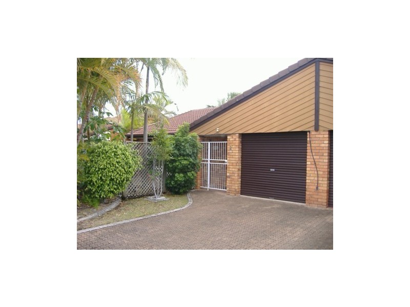 2/172 Barrier Reef Drive, Mermaid Waters QLD 4218