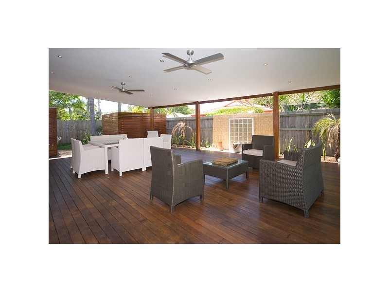 8 Brampton Court, Mermaid Waters QLD 4218