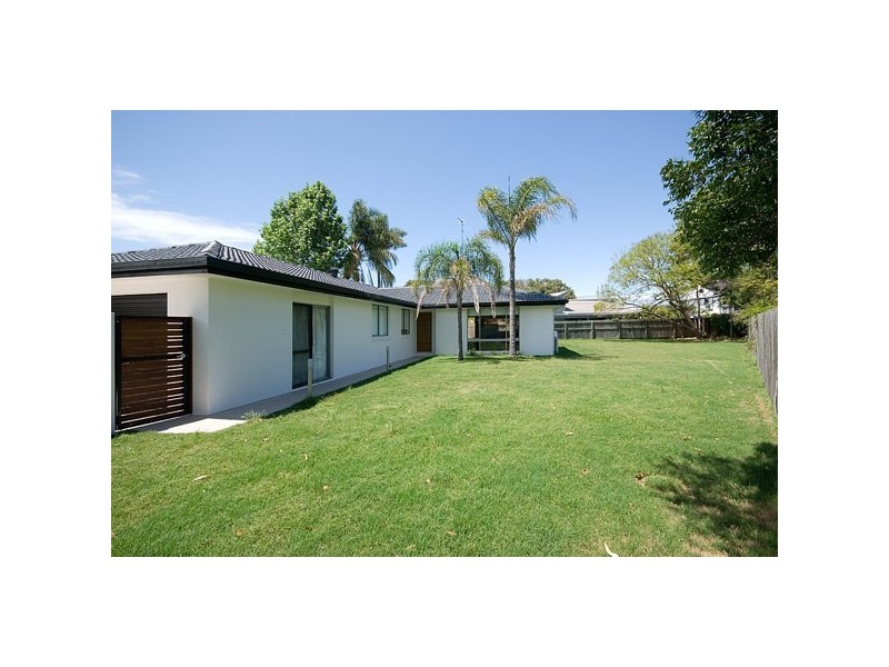 8 Brampton Court, Mermaid Waters QLD 4218