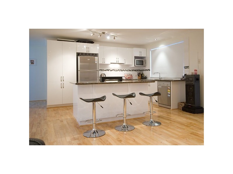 8 Brampton Court, Mermaid Waters QLD 4218