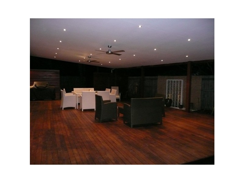 8 Brampton Court, Mermaid Waters QLD 4218