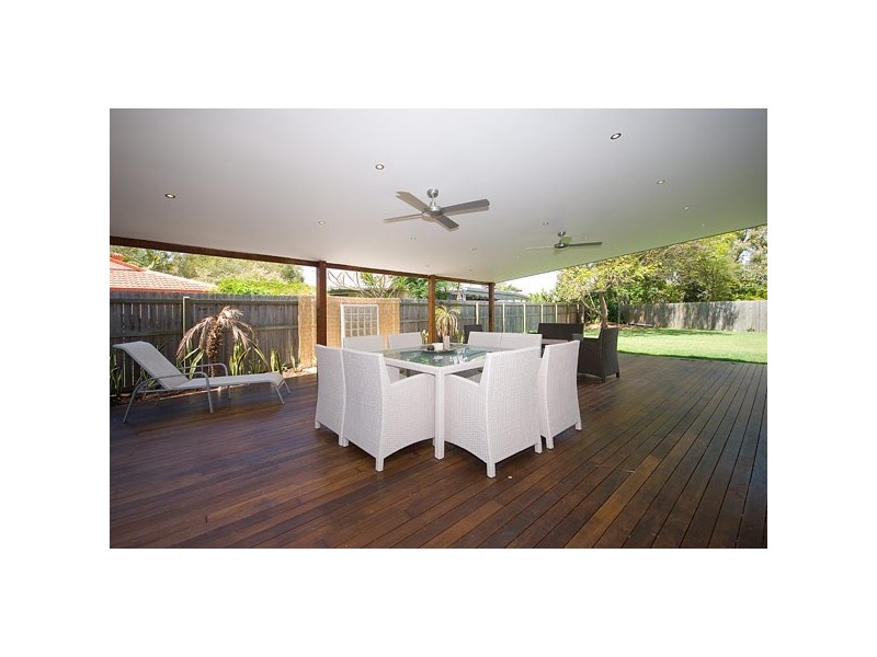 8 Brampton Court, Mermaid Waters QLD 4218