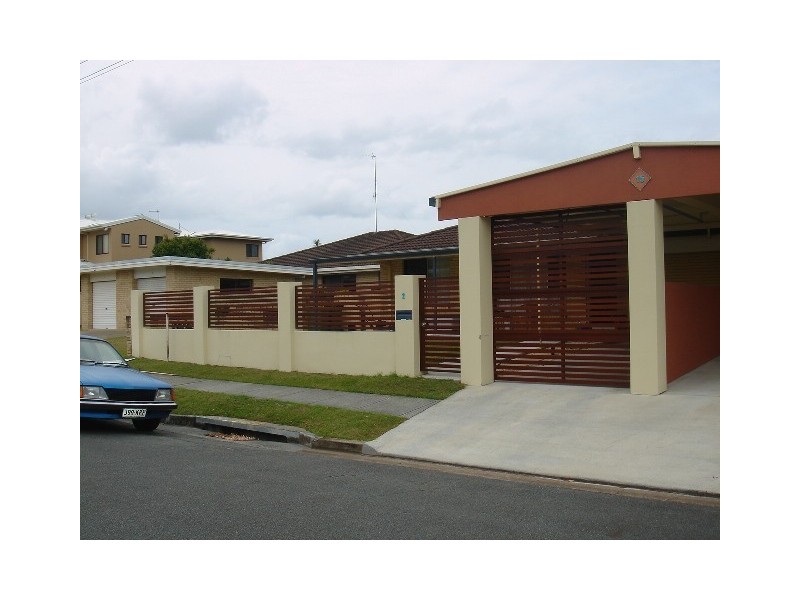 2/15 Adams Avenue, Miami QLD 4220