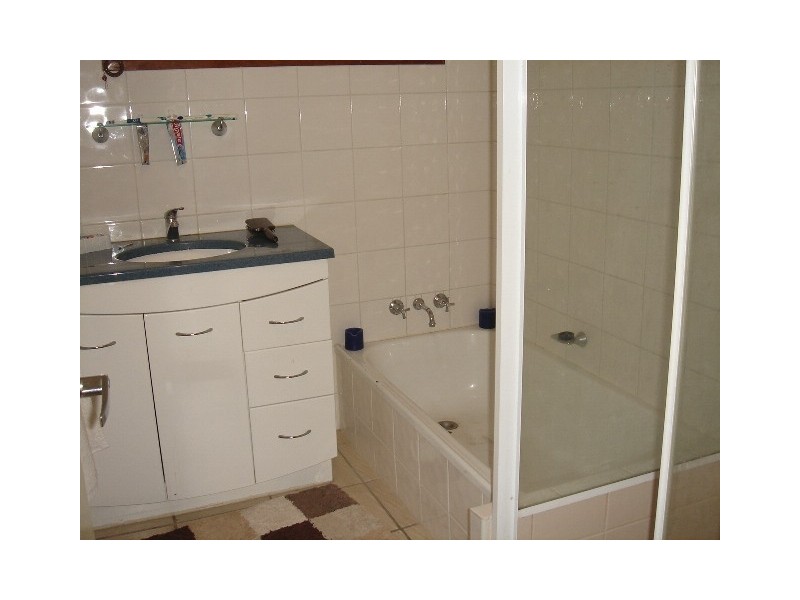 2/15 Adams Avenue, Miami QLD 4220