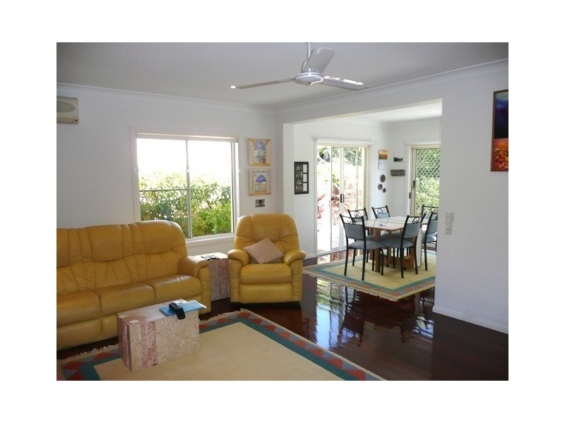 2/34 Albicore Street, Mermaid Waters QLD 4218