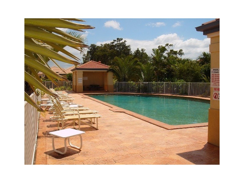 2/34 Albicore Street, Mermaid Waters QLD 4218