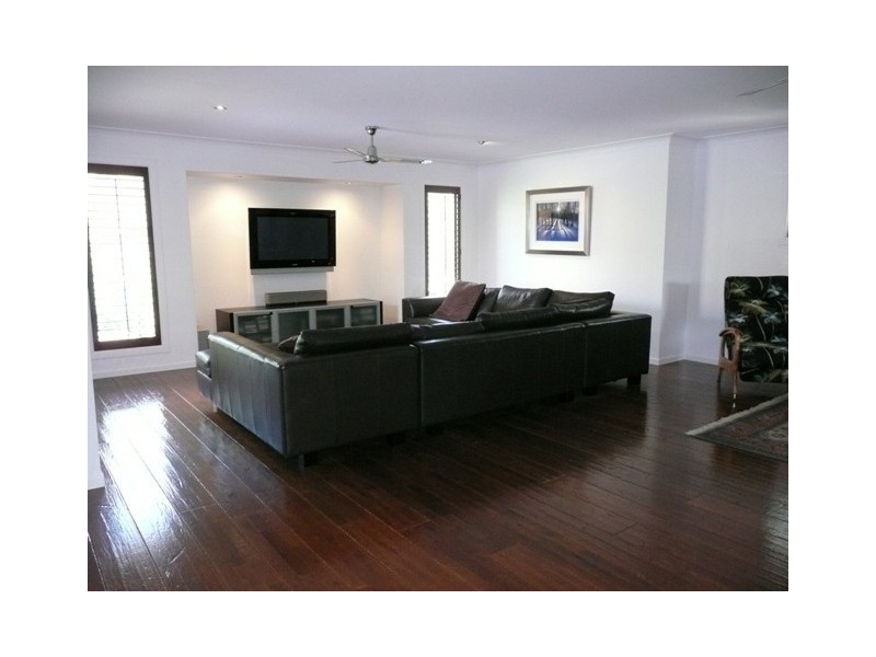 2 Edelsten Court, Carrara QLD 4211