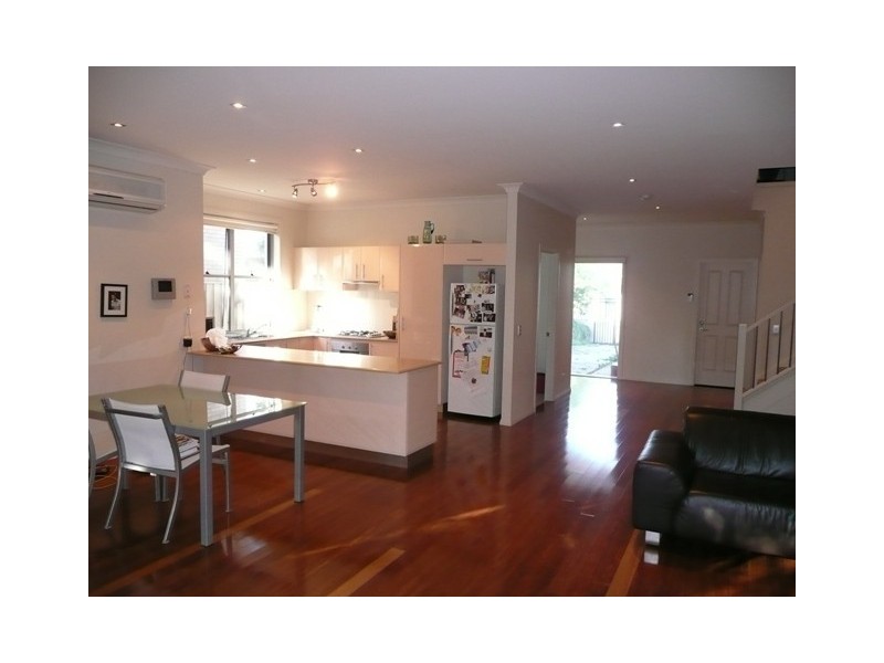 2/10 Adams Avenue, Miami QLD 4220