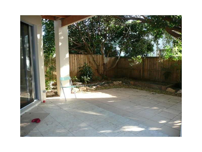 2/10 Adams Avenue, Miami QLD 4220