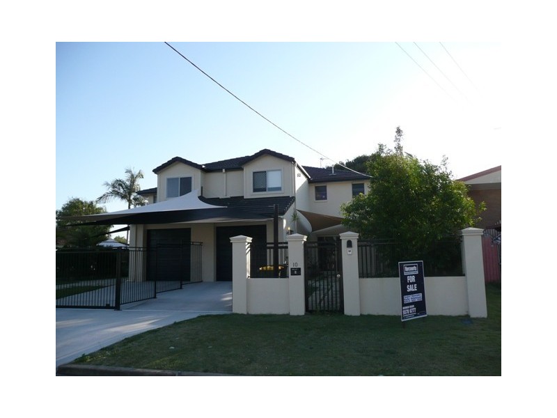 2/10 Adams Avenue, Miami QLD 4220