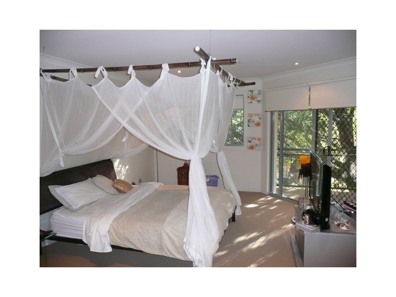 2/10 Adams Avenue, Miami QLD 4220