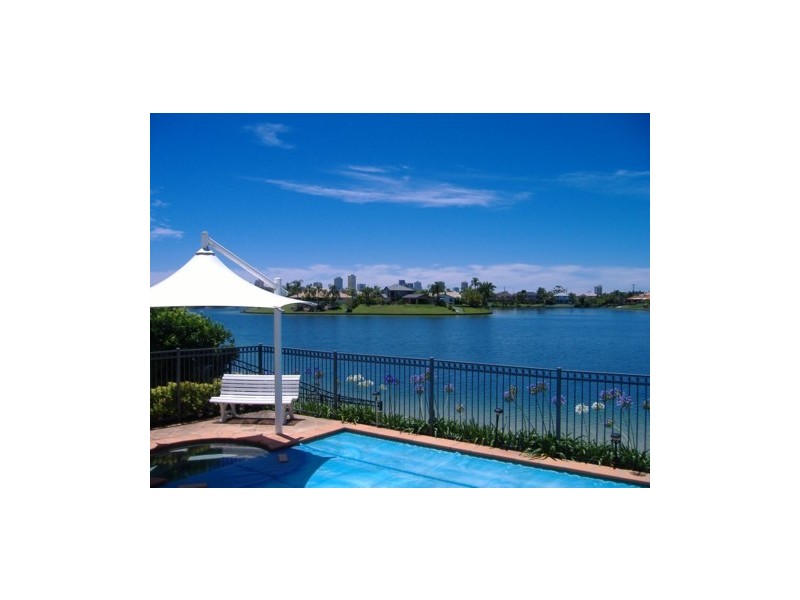 11 Lamb Street, Broadbeach Waters QLD 4218