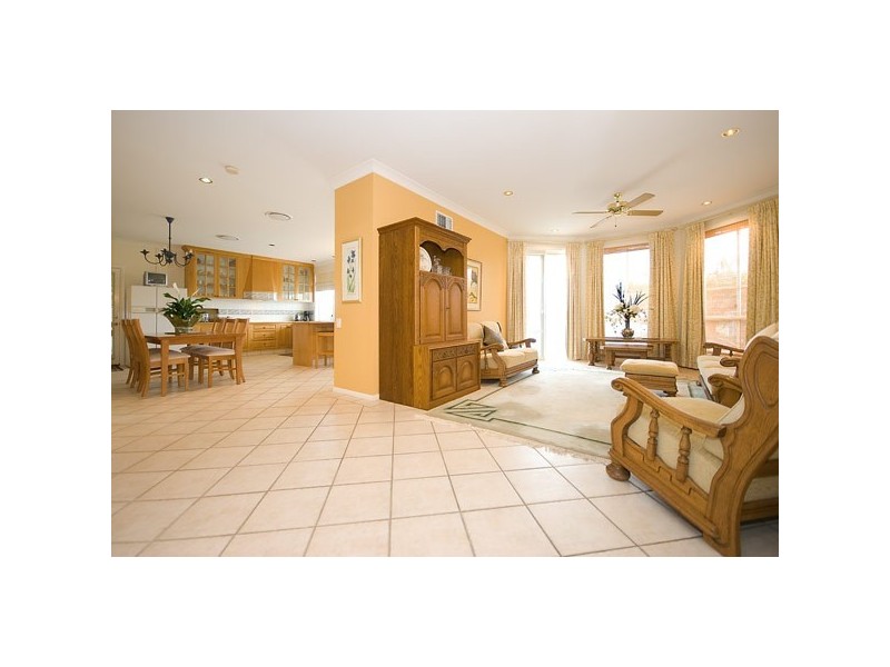 11 Lamb Street, Broadbeach Waters QLD 4218