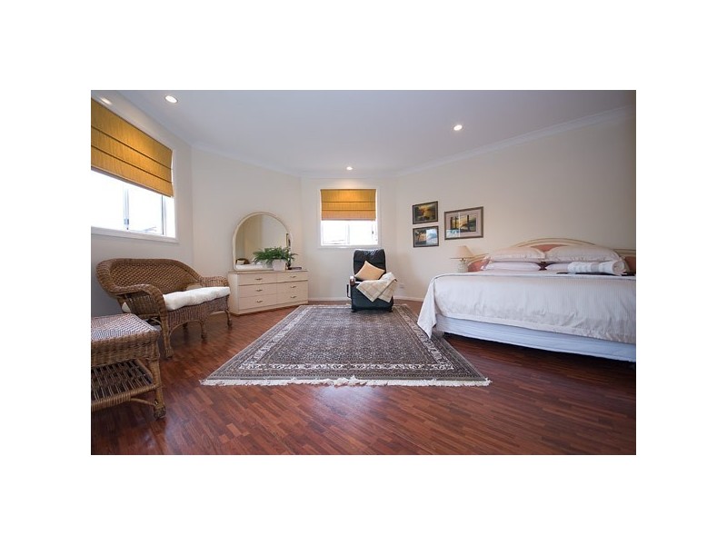 11 Lamb Street, Broadbeach Waters QLD 4218