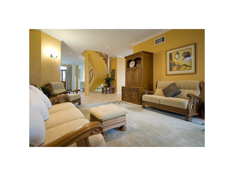 11 Lamb Street, Broadbeach Waters QLD 4218