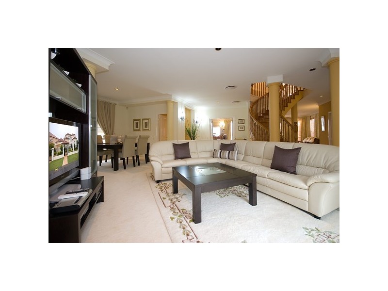 11 Lamb Street, Broadbeach Waters QLD 4218