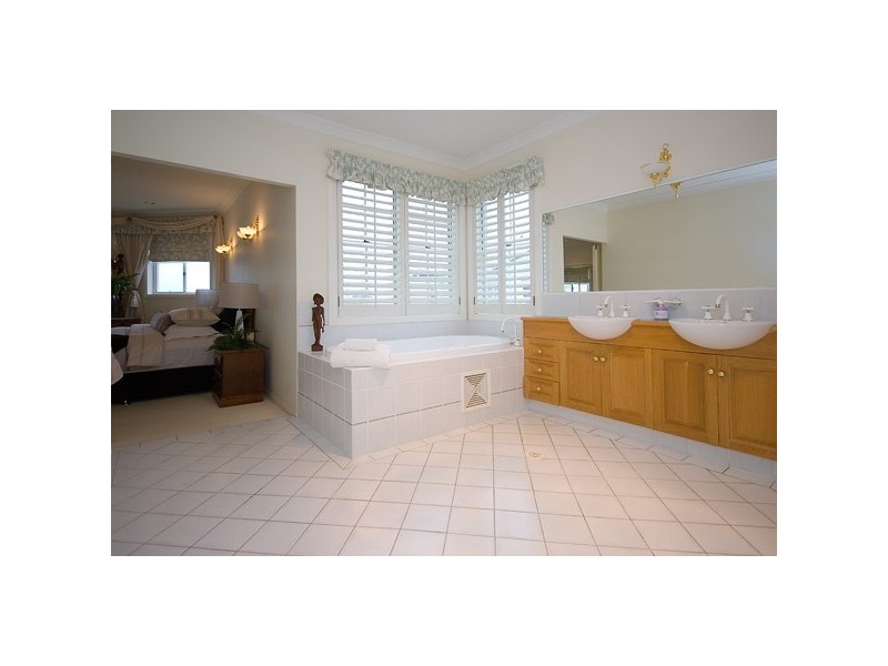 11 Lamb Street, Broadbeach Waters QLD 4218