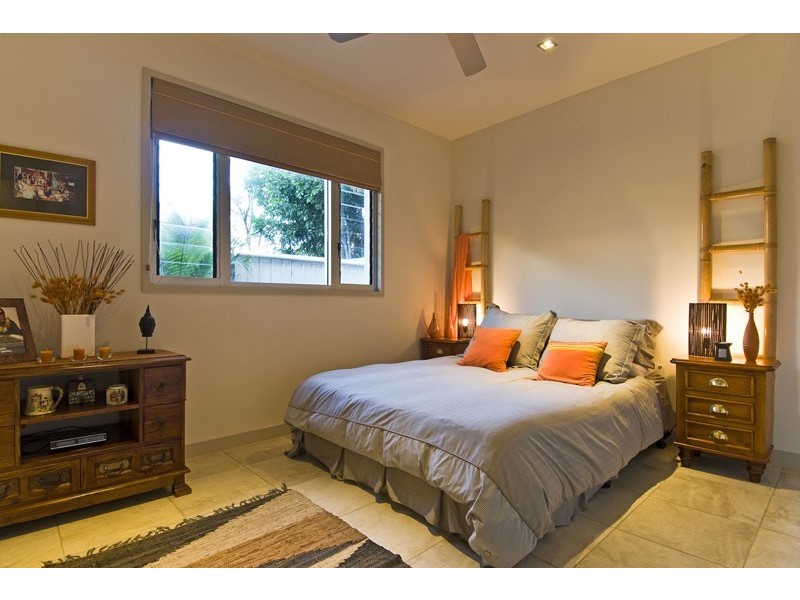 24 Santa Monica, Miami QLD 4220