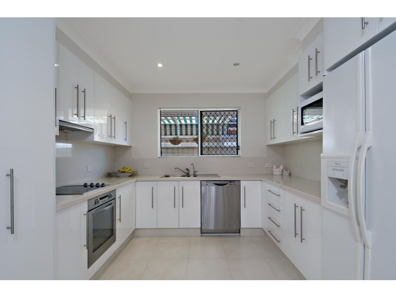 7 Tartan Court, Mermaid Waters QLD 4218