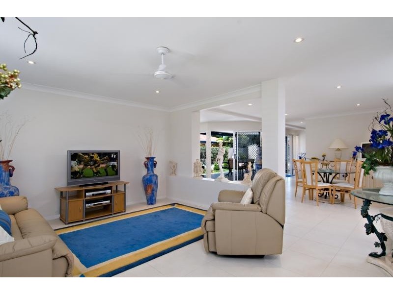 7 Tartan Court, Mermaid Waters QLD 4218