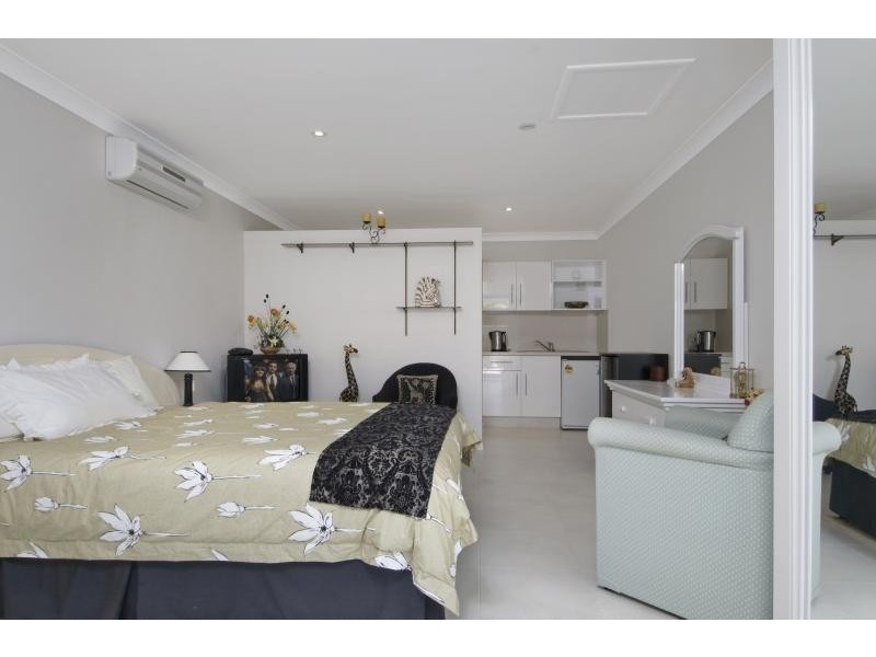 7 Tartan Court, Mermaid Waters QLD 4218