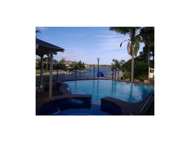 6 Winch Court, Mermaid Waters QLD 4218