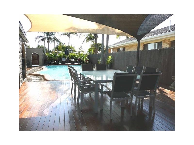 42 Markeri Street, Mermaid Waters QLD 4218