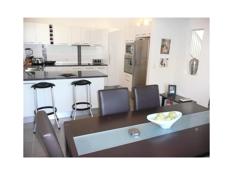 42 Markeri Street, Mermaid Waters QLD 4218