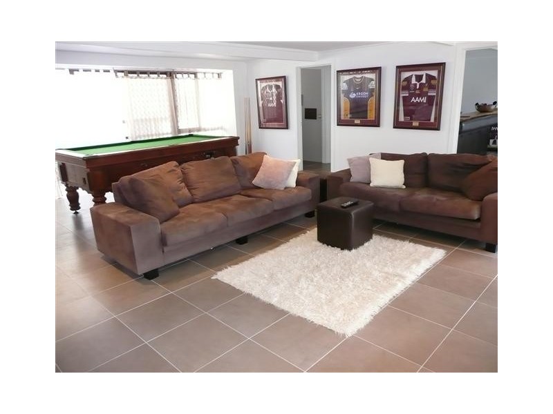 42 Markeri Street, Mermaid Waters QLD 4218