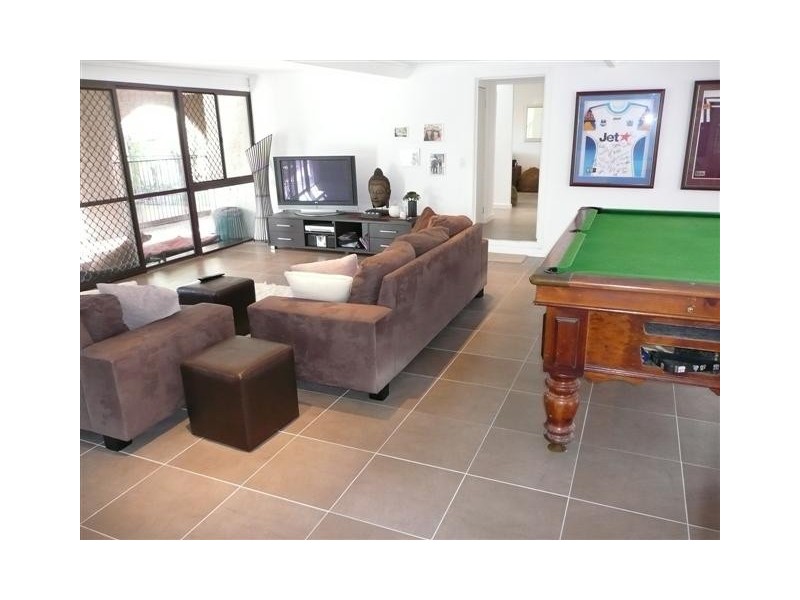 42 Markeri Street, Mermaid Waters QLD 4218