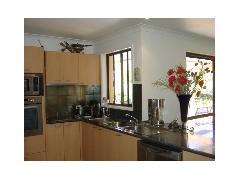 6 Brampton Court, Mermaid Waters QLD 4218