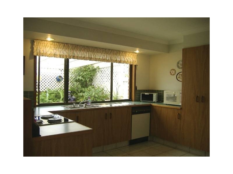 12 Rawlinna Drive, Mermaid Waters QLD 4218