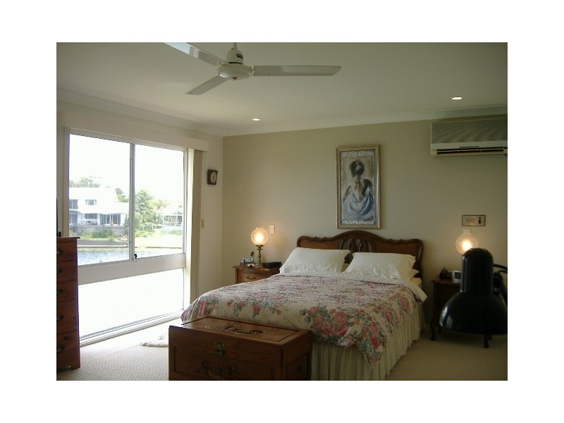 30 Haslewood Court, Mermaid Waters QLD 4218