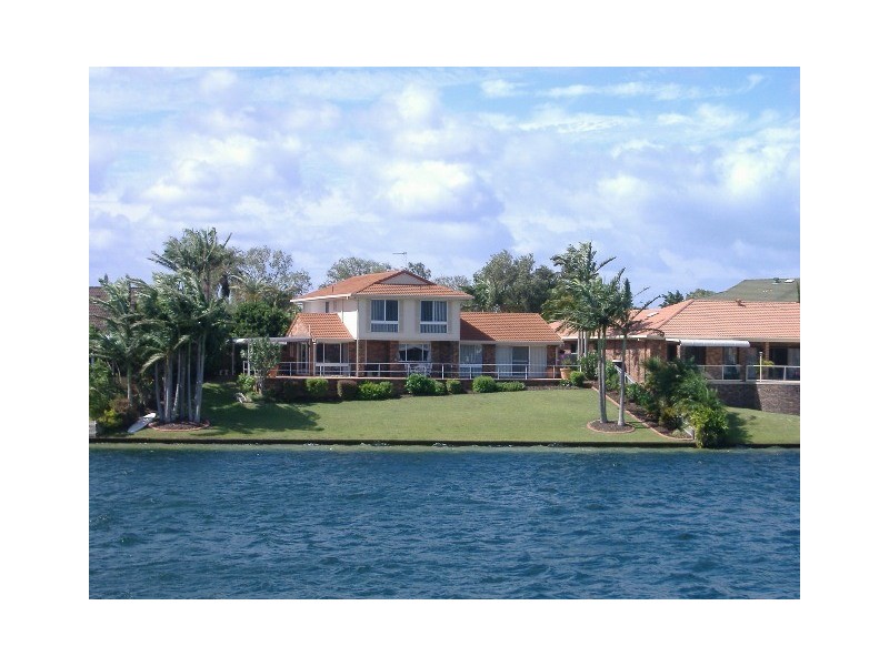 30 Haslewood Court, Mermaid Waters QLD 4218