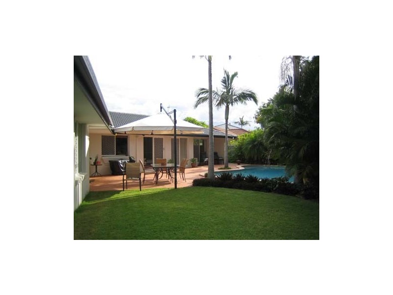 10 Monteclair Court, Mermaid Waters QLD 4218