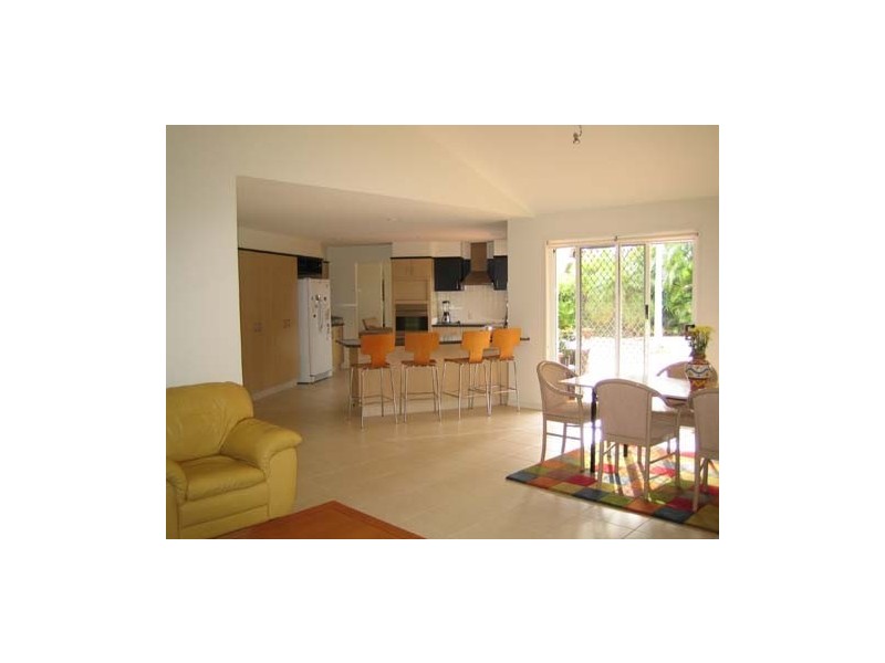 10 Monteclair Court, Mermaid Waters QLD 4218