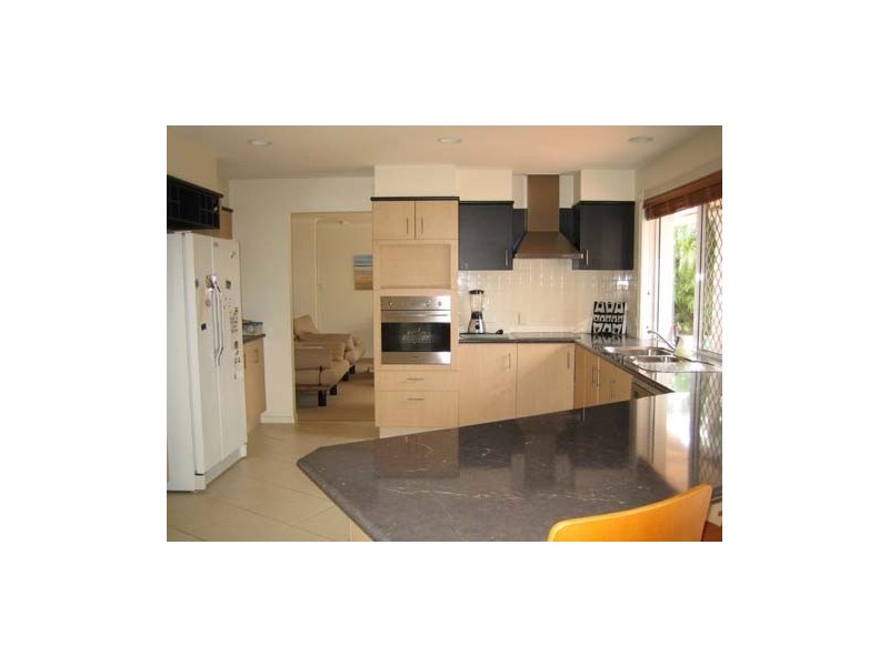 10 Monteclair Court, Mermaid Waters QLD 4218