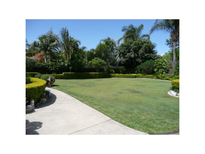 25 Birigun Street, Mermaid Waters QLD 4218