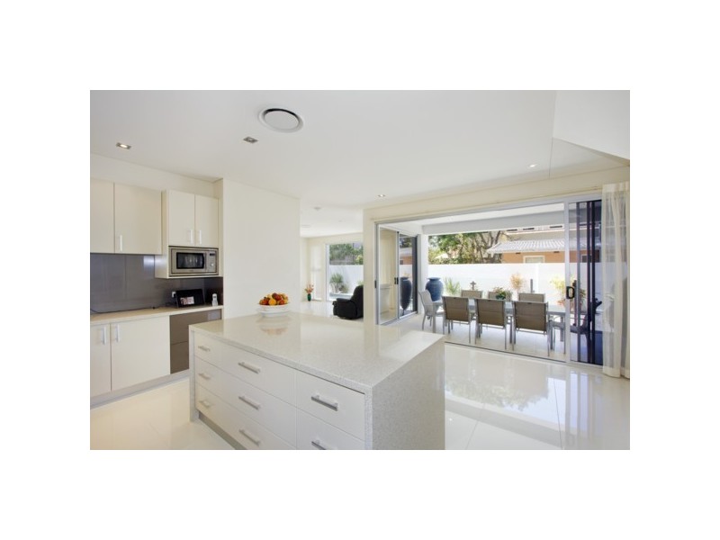 29 Hilda Street, Mermaid Beach QLD 4218