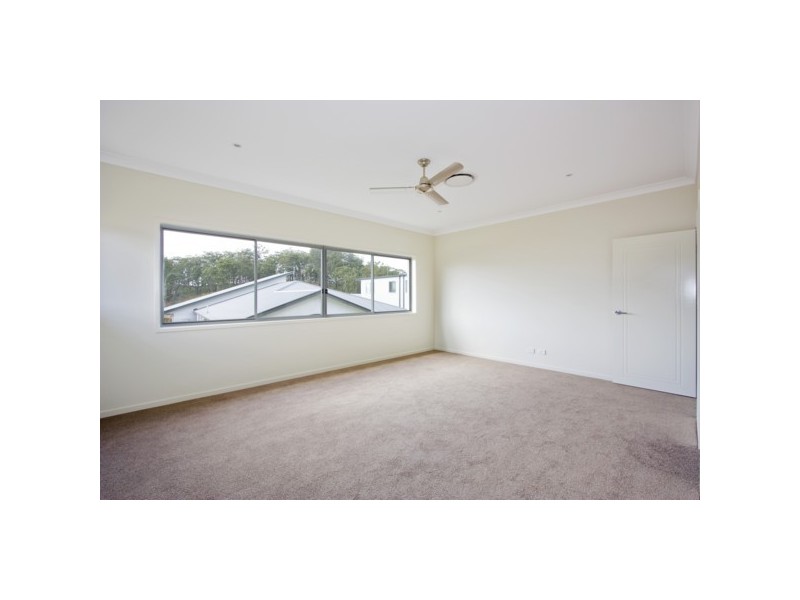 16 Worchester Terrace, Reedy Creek QLD 4227