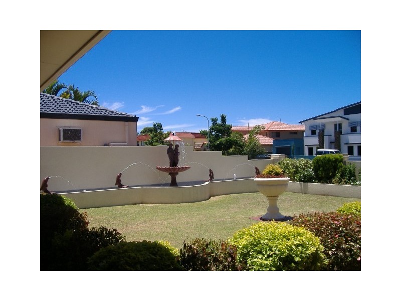 379 Rio Vista Boulevard, Mermaid Waters QLD 4218