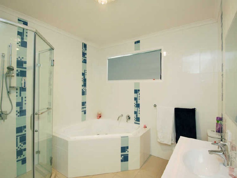 15 Tiwi Street, Sorrento QLD 4217