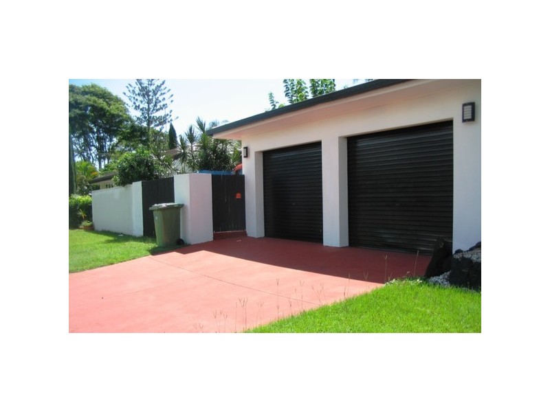 15 Tiwi Street, Sorrento QLD 4217