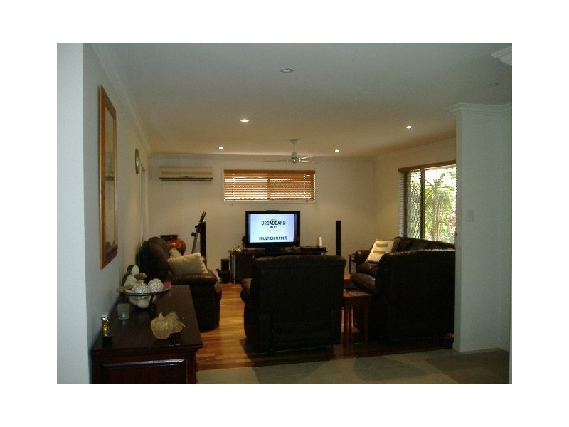 45 Rawlinna Drive, Mermaid Waters QLD 4218