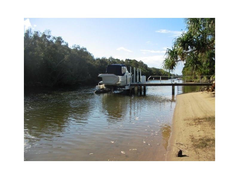 17 Ensenada Court, Broadbeach Waters QLD 4218